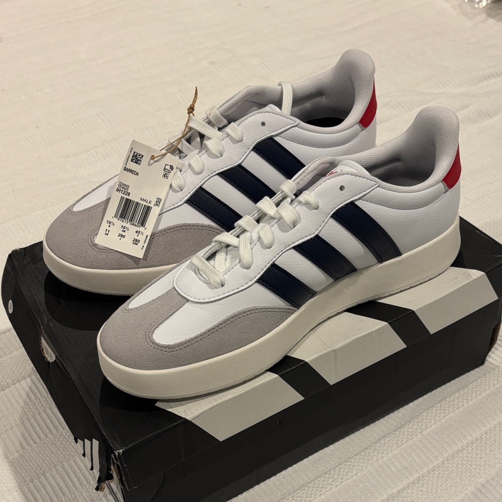 NEW Adidas Mens Barreda Sneakers 11